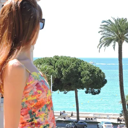 Regina 3*